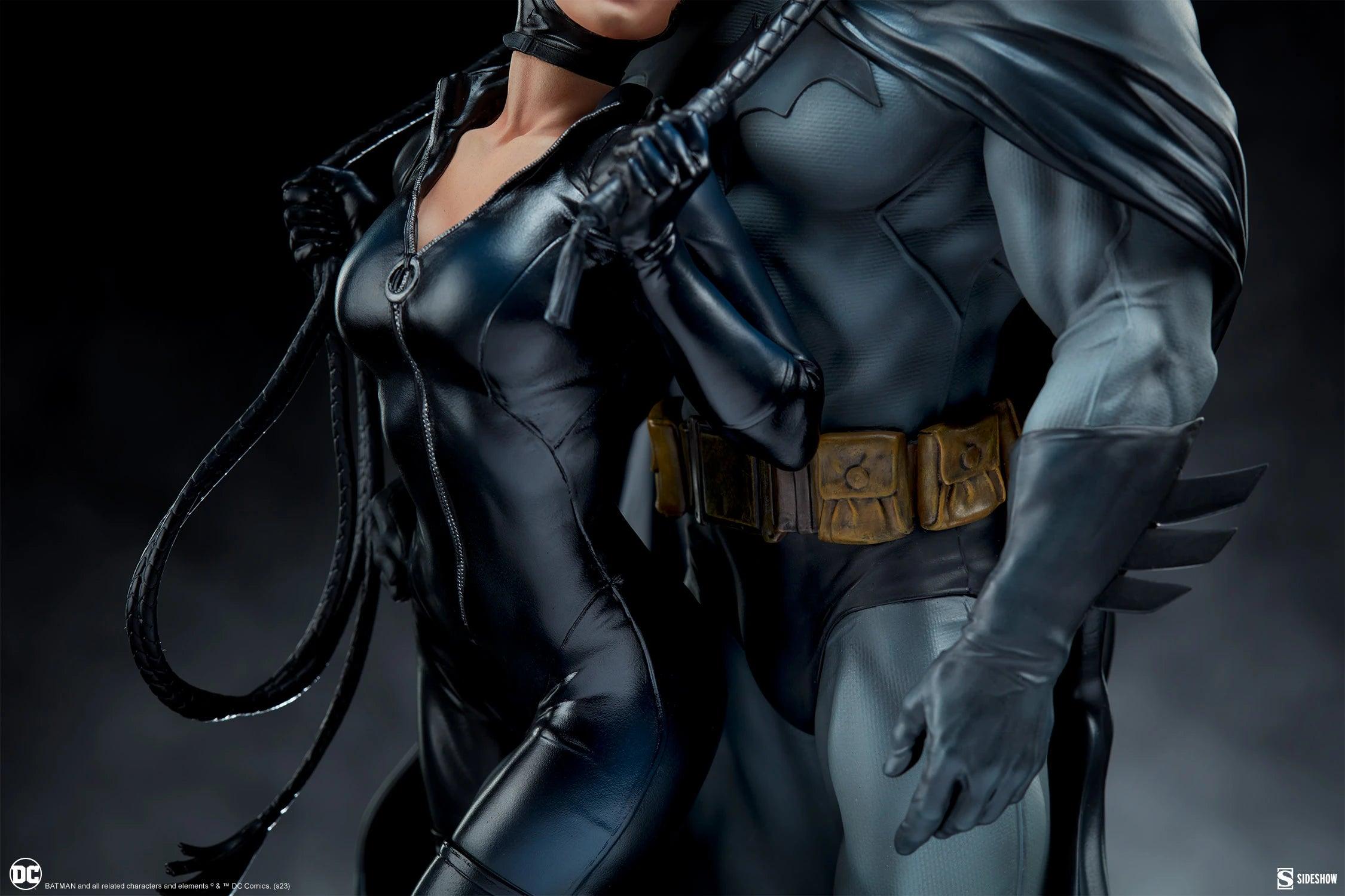 SID200618 DC Comics - Batman & Catwoman Diorama - Sideshow Collectibles - Titan Pop Culture