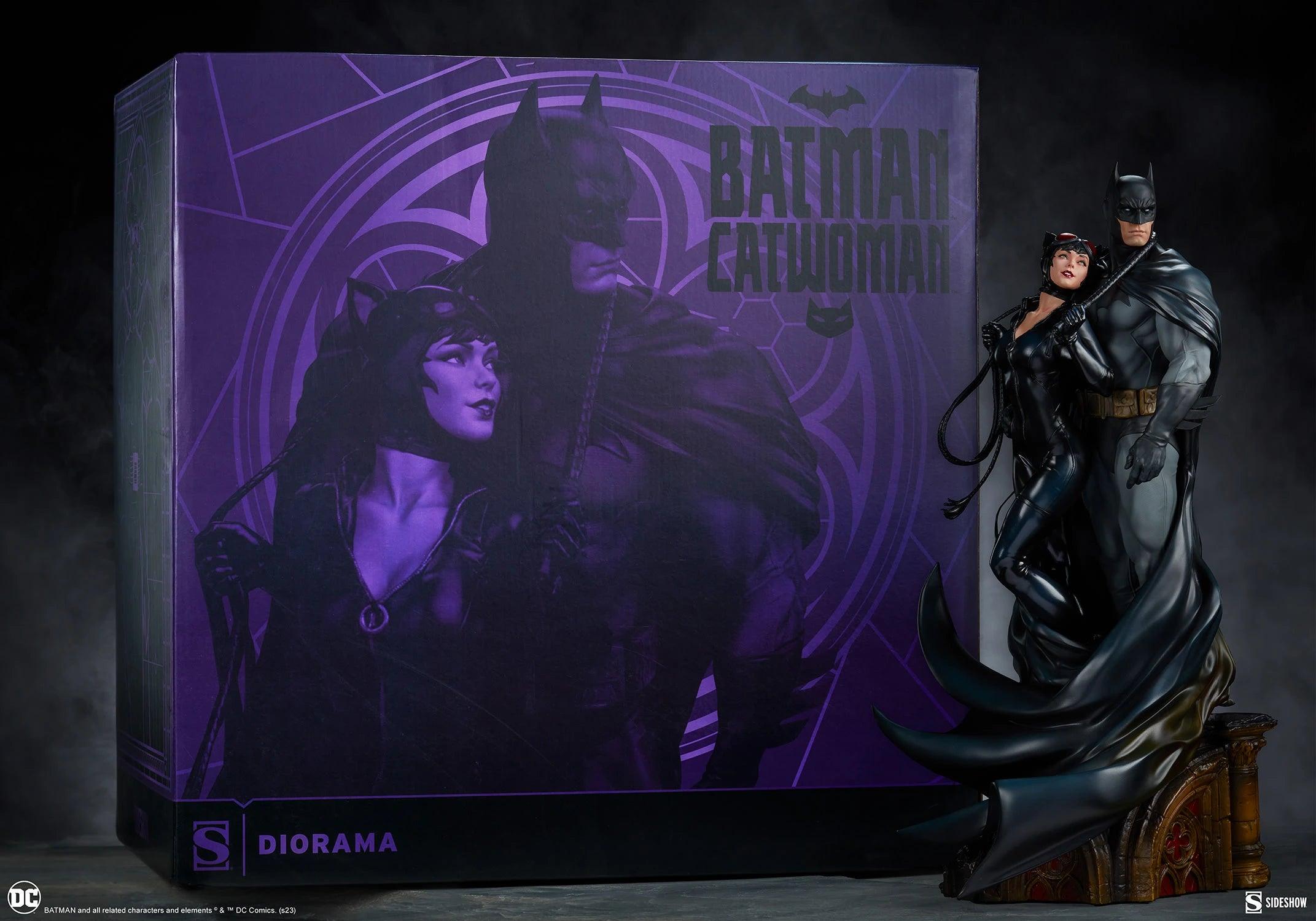 SID200618 DC Comics - Batman & Catwoman Diorama - Sideshow Collectibles - Titan Pop Culture