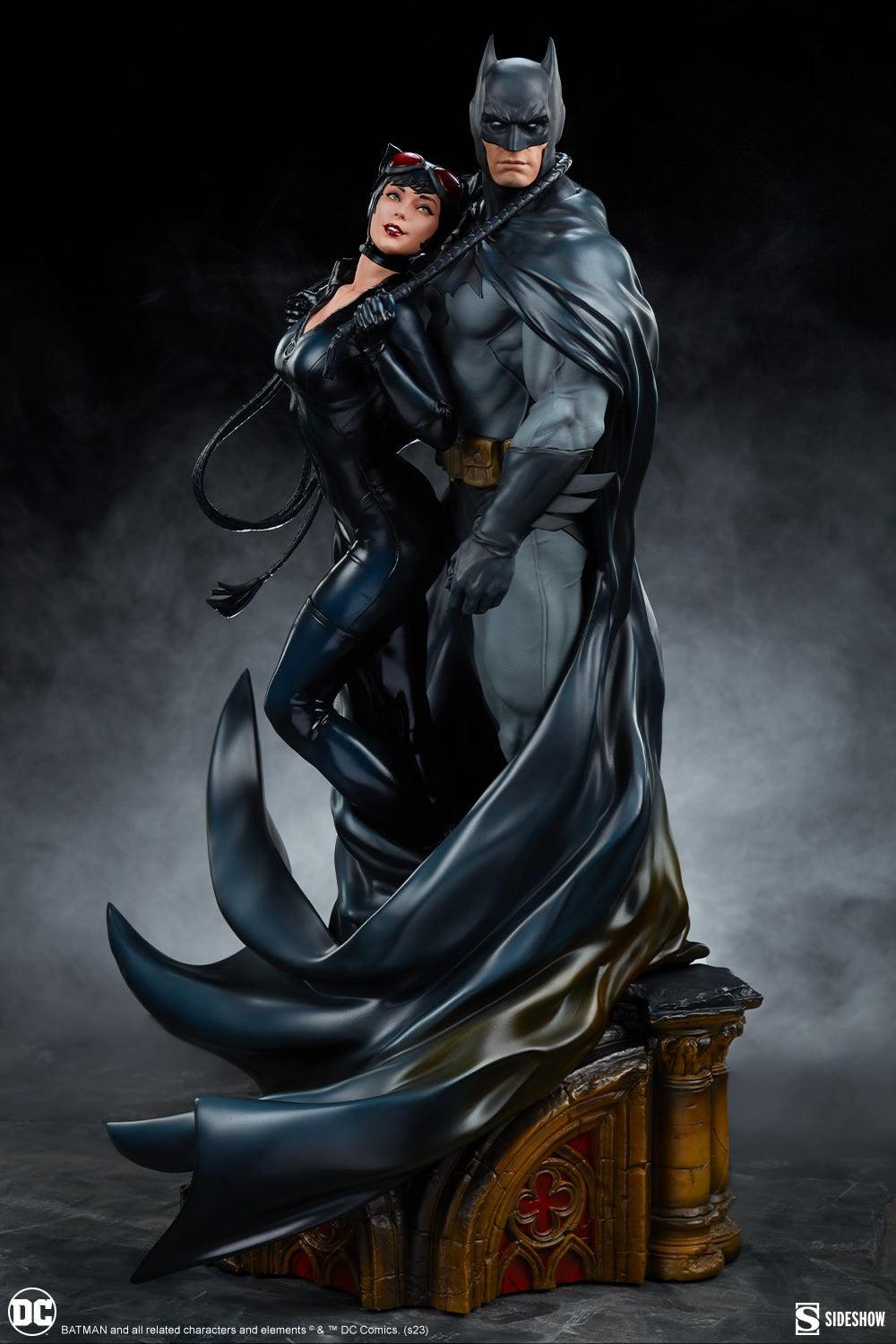 SID200618 DC Comics - Batman & Catwoman Diorama - Sideshow Collectibles - Titan Pop Culture