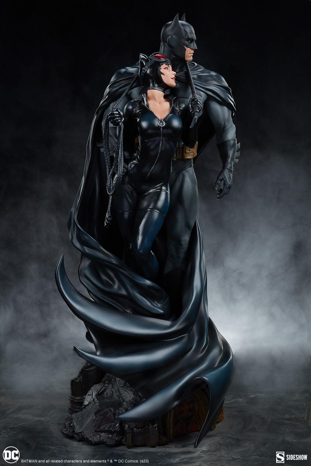 SID200618 DC Comics - Batman & Catwoman Diorama - Sideshow Collectibles - Titan Pop Culture