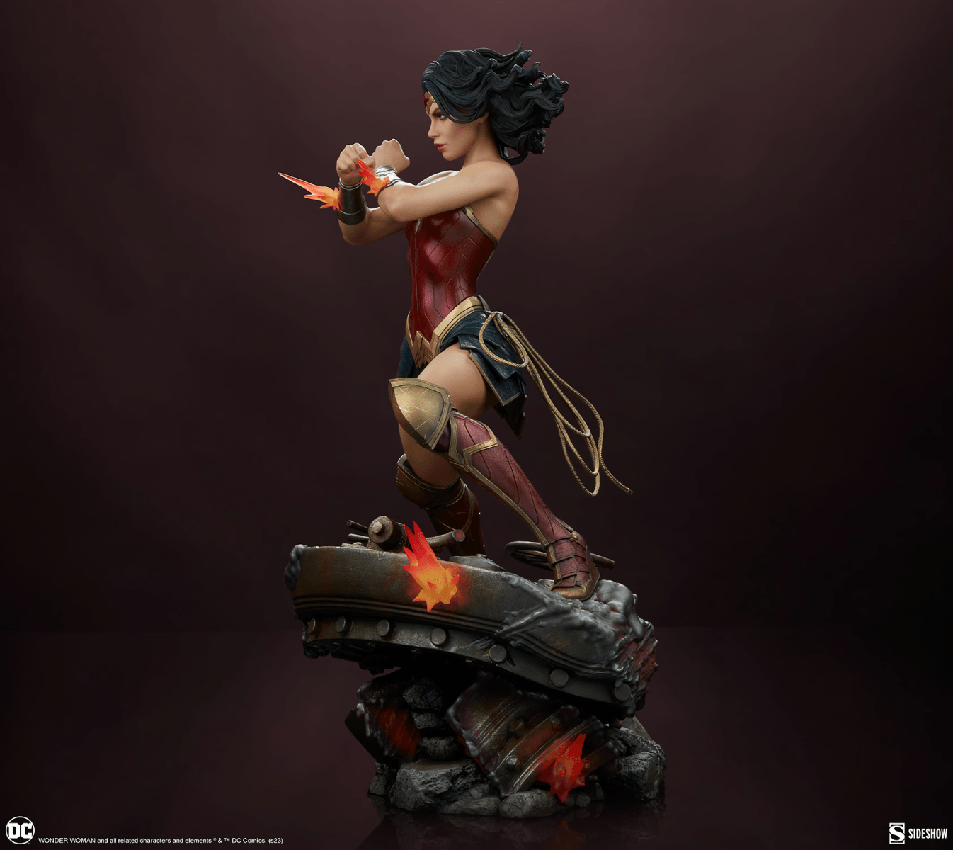 SID300817 Wonder Woman - Saving The Day Premium Format Statue - Sideshow Collectibles - Titan Pop Culture