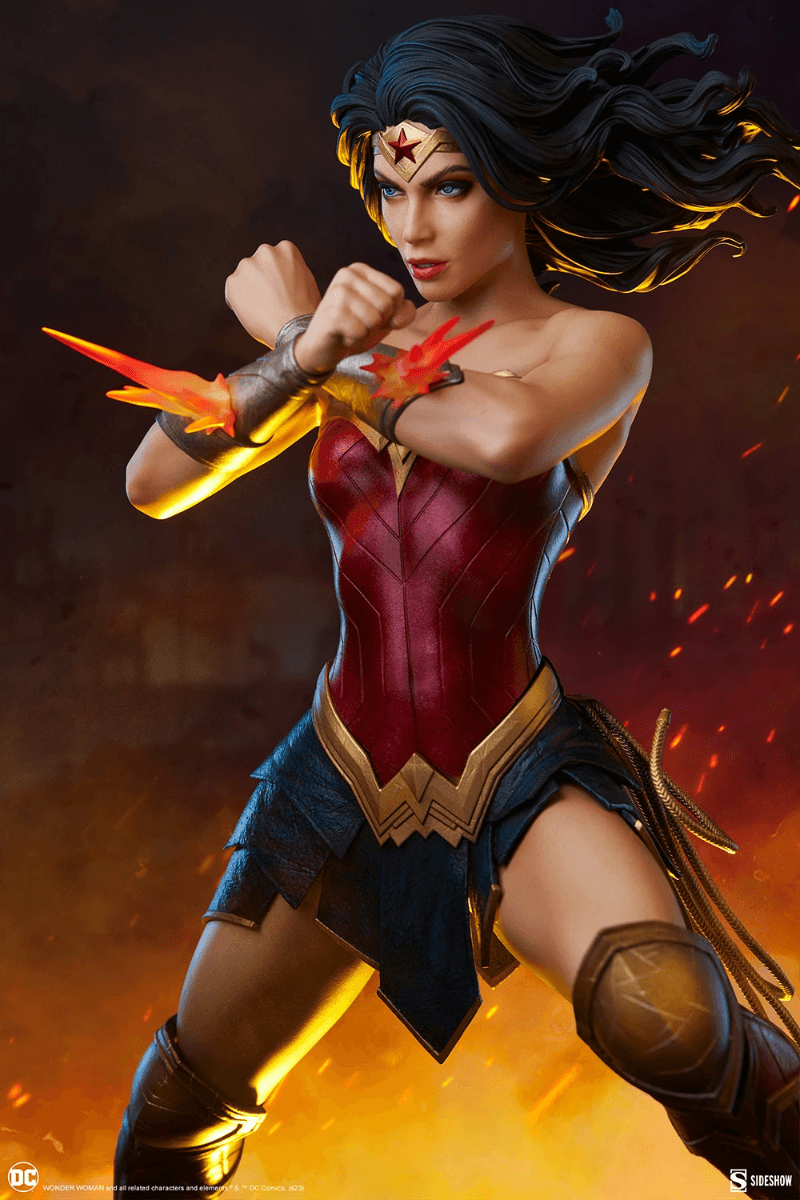 SID300817 Wonder Woman - Saving The Day Premium Format Statue - Sideshow Collectibles - Titan Pop Culture