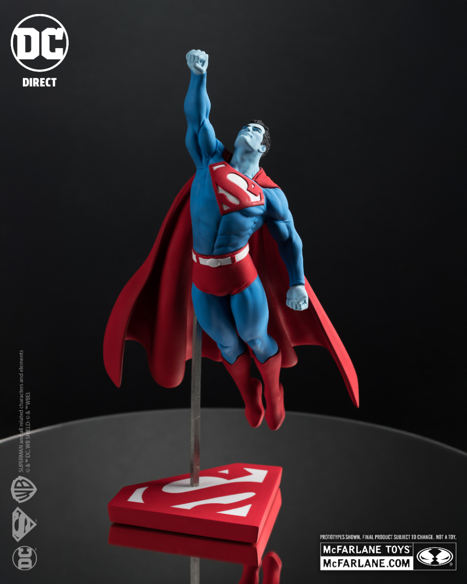 DC Comics - Estatua de resina de Superman Rojo y Azul de Gary Frank