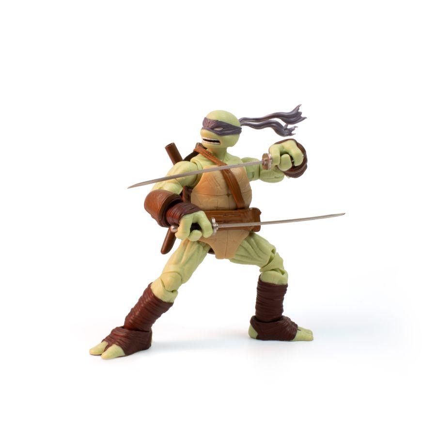 TLSBATMNTLEOCOM02 Teenage Mutant Ninja Turtles (comics) - Leonardo BST AXN Action Figure & Comic Book - The Loyal Subjects - Titan Pop Culture