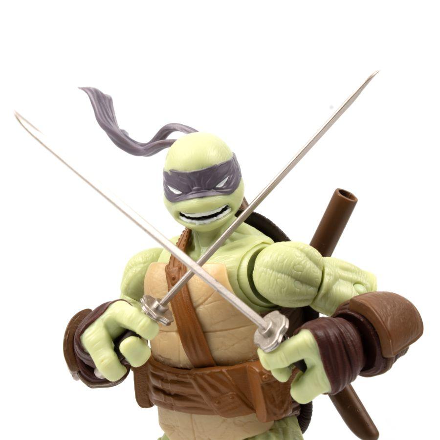 TLSBATMNTLEOCOM02 Teenage Mutant Ninja Turtles (comics) - Leonardo BST AXN Action Figure & Comic Book - The Loyal Subjects - Titan Pop Culture