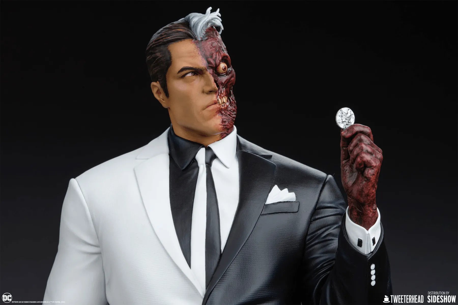 TWE912120 Batman - Two Face 1:6 Scale Maquette - Tweeterhead - Titan Pop Culture