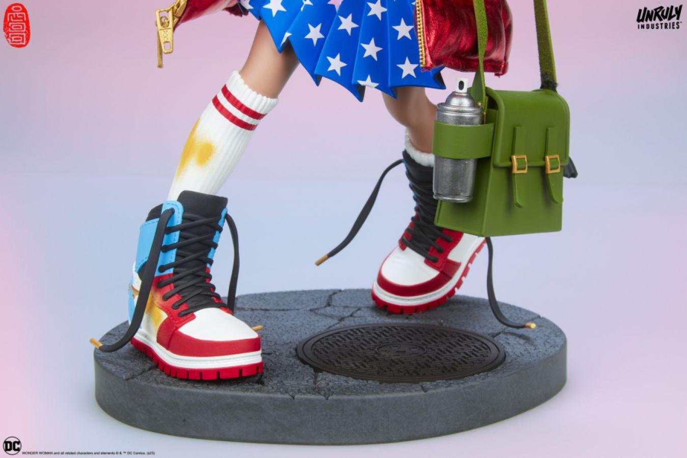 UNR700197 DC Comics - Hype Girl (Wonder Woman) Designer Statue - Unruly Industries - Titan Pop Culture