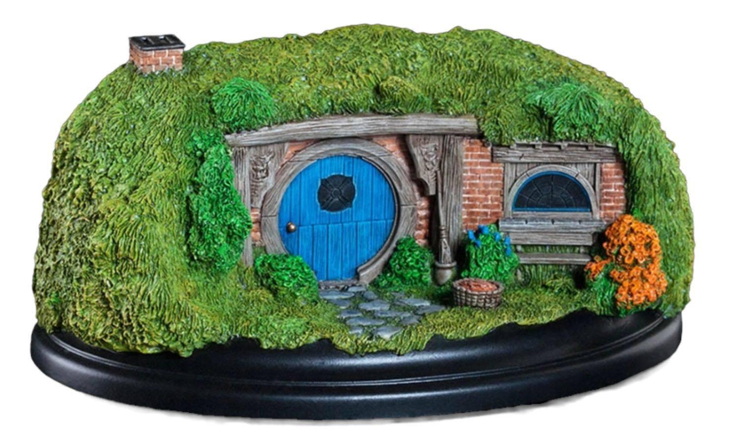 WET01293 The Hobbit - #26 Gandalf's Cutting Hobbit Hole Diorama - Weta Workshop - Titan Pop Culture