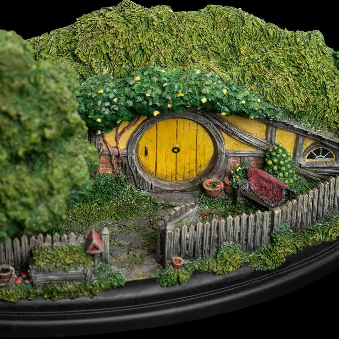 WET04601 The Hobbit - #25 Gandalf's Cutting Hobbit Hole Diorama - Weta Workshop - Titan Pop Culture