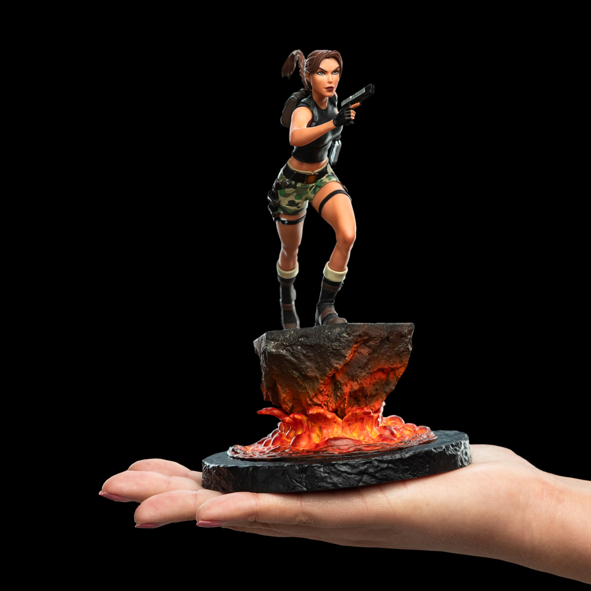 Tomb Raider - Lara Croft Sanctuary of Flame Miniature Figure