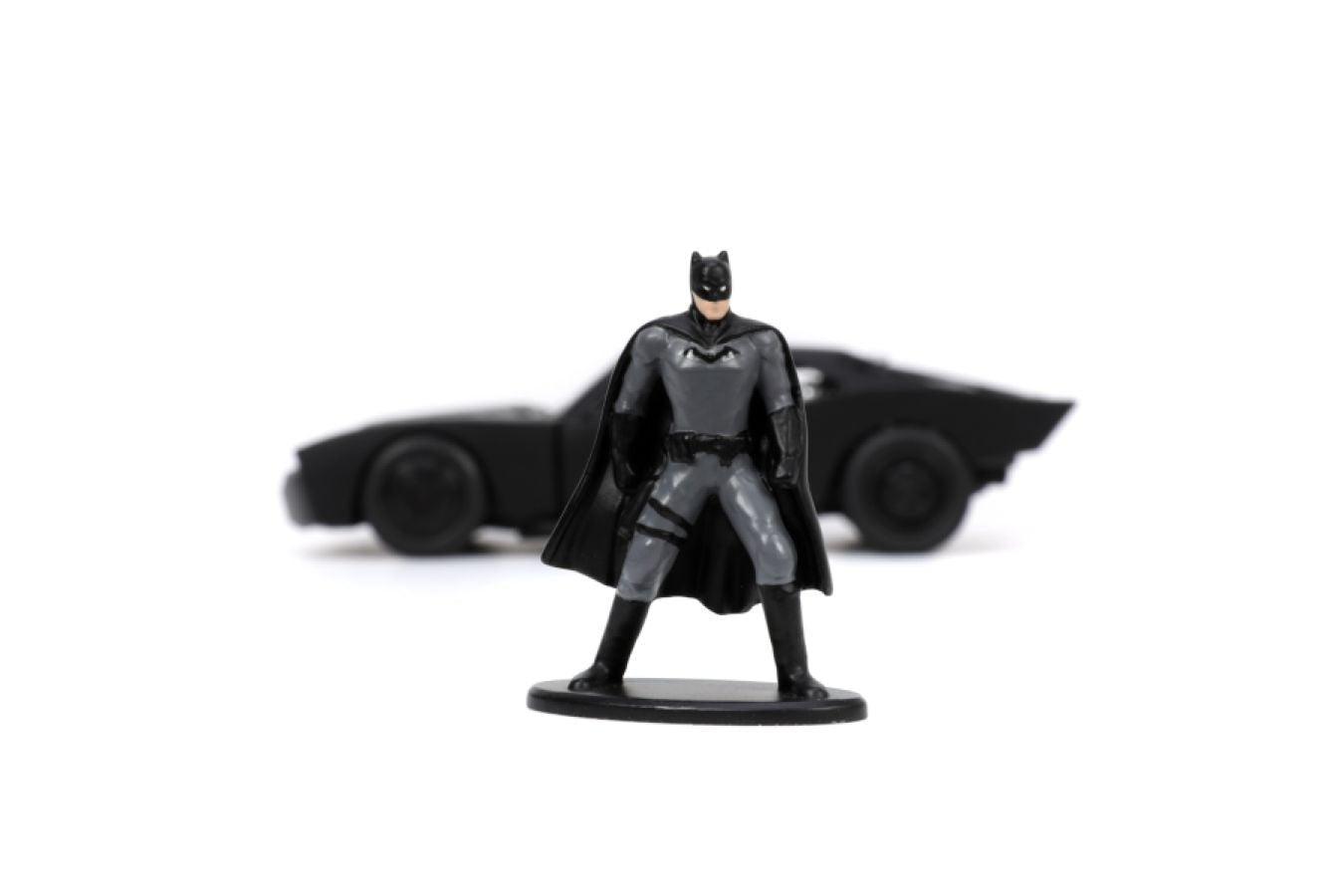 The Batman - Batmobile with Batman 1:32 Scale Hollywood Ride  Jada Toys Titan Pop Culture