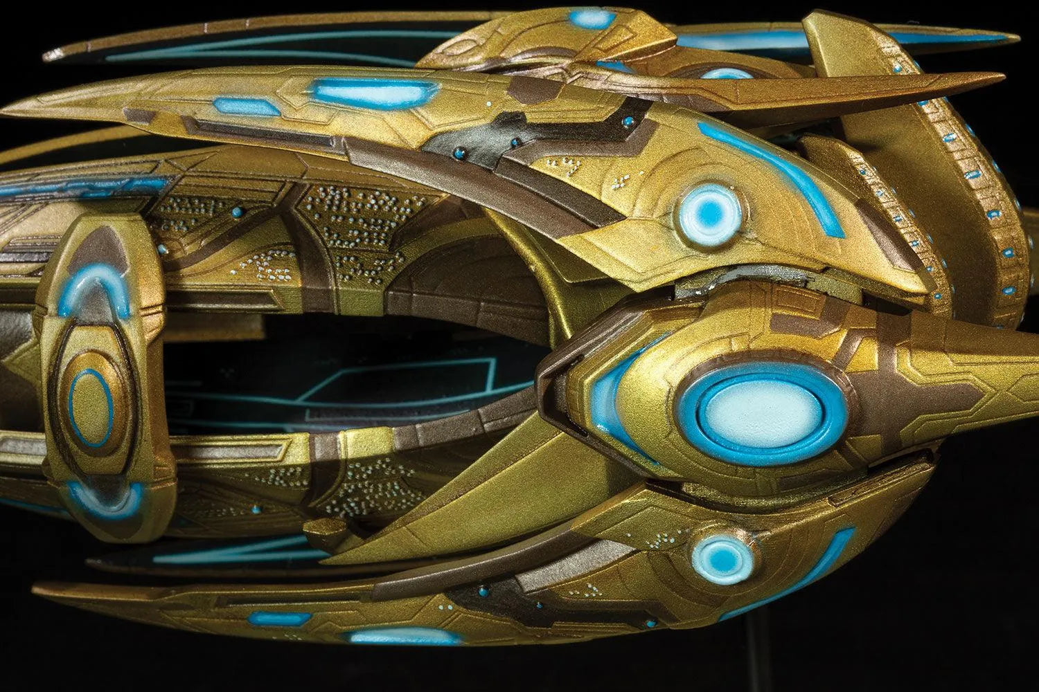 DHC3006-979 Starcraft - Protoss Carrier Ship Replica - Dark Horse Comics - Titan Pop Culture