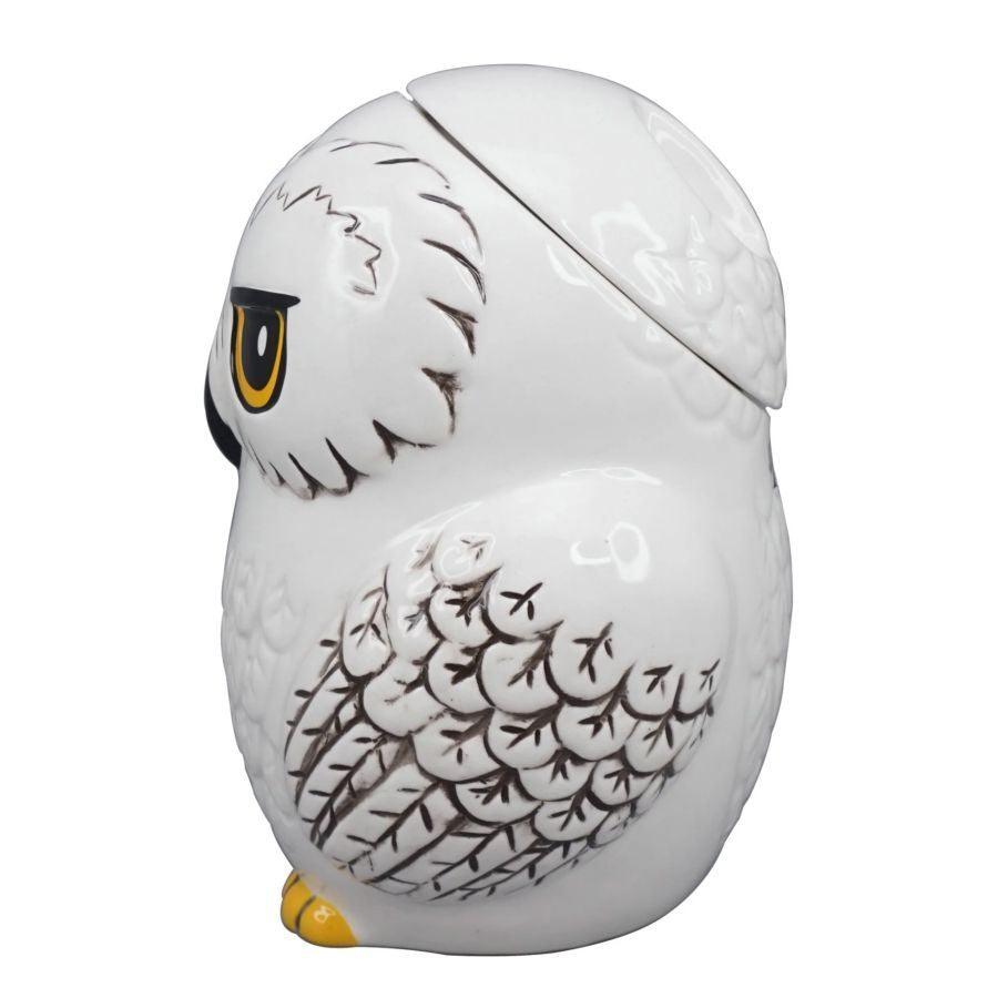 https://titanpopculture.com.au/cdn/shop/products/hmbbisbhp01-harry-potter-hedwig-ceramic-cookie-jar-titan-pop-culture-4.jpg?v=1700155200