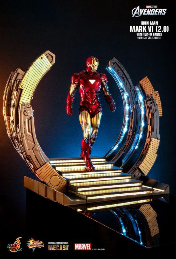 HOTMMS688D53 Iron Man - Iron Man Mk VI (2.0) w/Suit-up Gantry 1:6 Scale Set - Hot Toys - Titan Pop Culture
