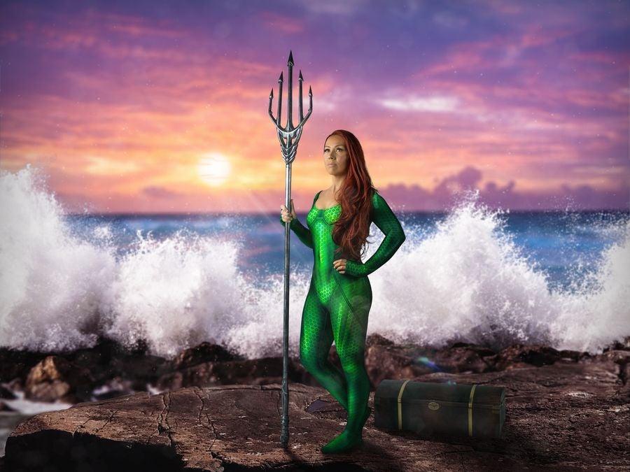 IKO1168 Justice League - Aquaman's Trident with Treasure Chest Life-Size Replica - Ikon Collectables - Titan Pop Culture