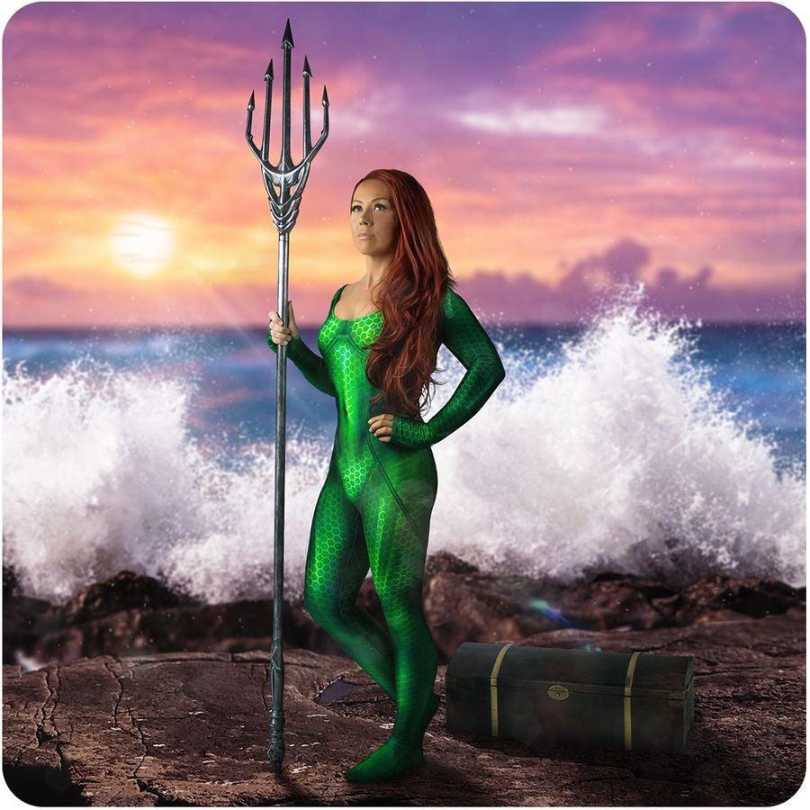 IKO1168 Justice League - Aquaman's Trident with Treasure Chest Life-Size Replica - Ikon Collectables - Titan Pop Culture