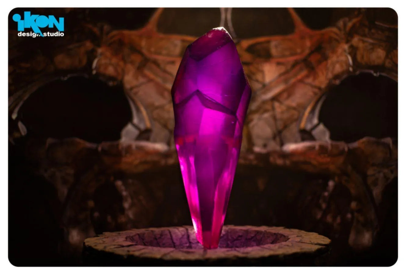 IKO1374 Dark Crystal - Crystal Replica with Light-Up Base - Ikon Collectables - Titan Pop Culture