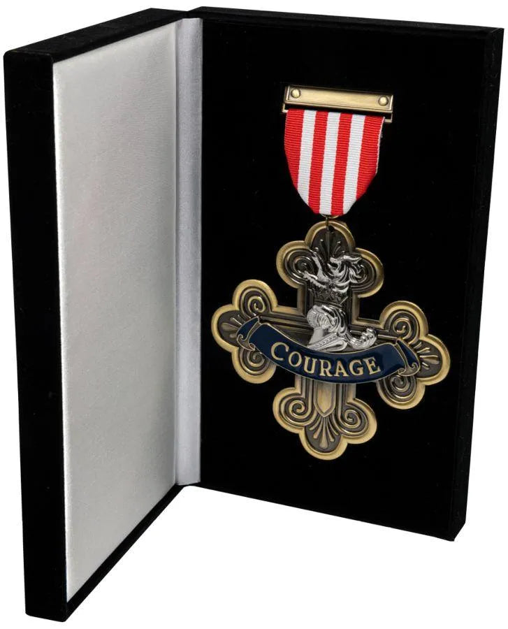 IKO1739 Wizard of Oz - Courage Medal Limited Edition Replica - Ikon Design Studio - Titan Pop Culture