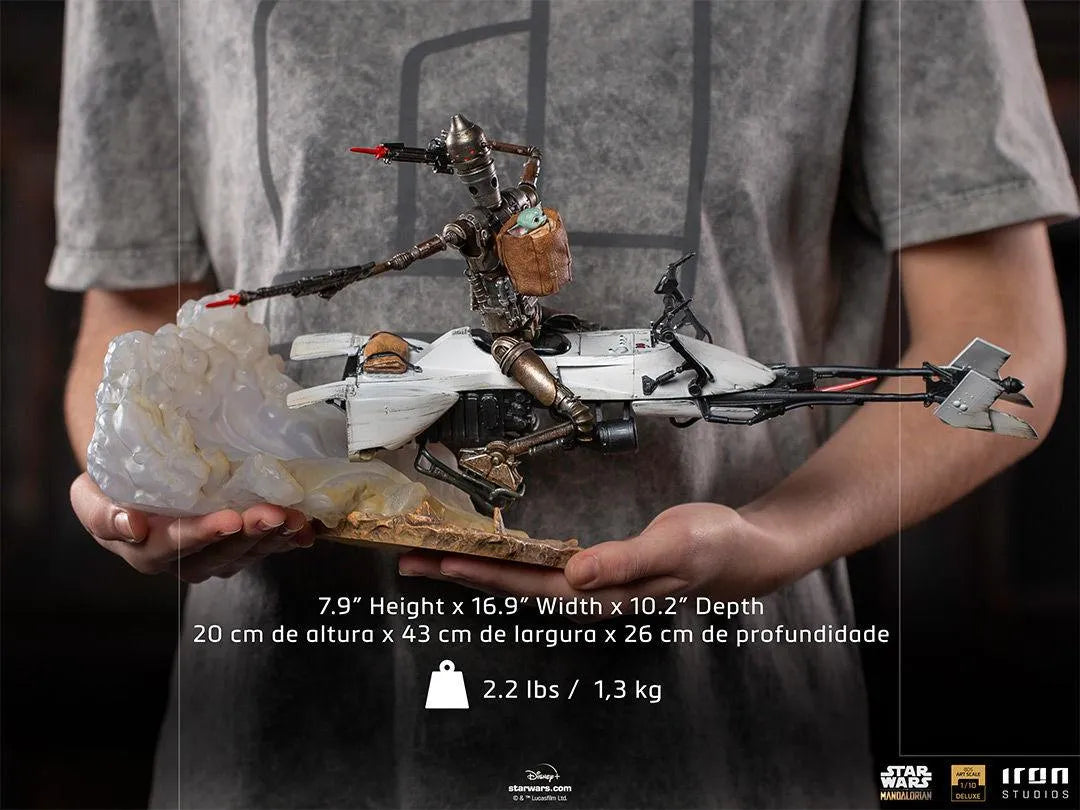IRO28235 Star Wars: Mandalorian - IG-11 & Child Deluxe 1:10 Scale Statue - Dark Horse Comics - Titan Pop Culture