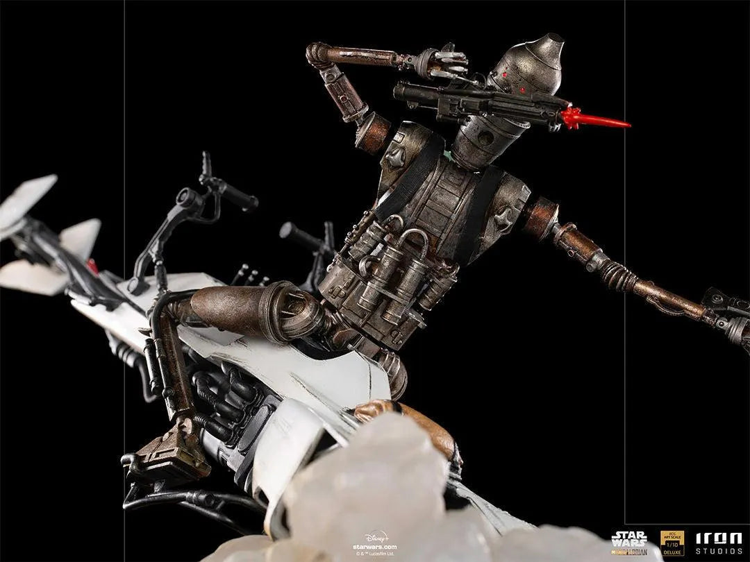 IRO28235 Star Wars: Mandalorian - IG-11 & Child Deluxe 1:10 Scale Statue - Dark Horse Comics - Titan Pop Culture