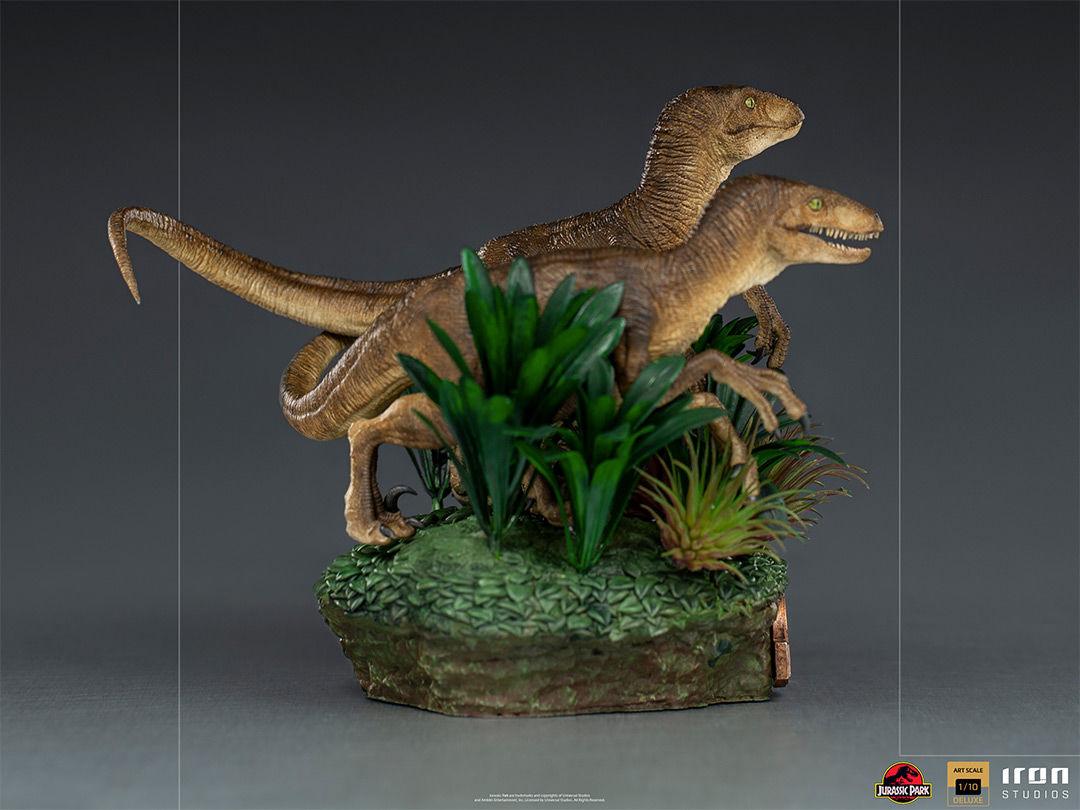 IRO28259 Jurassic Park - Two Raptors Deluxe 1:10 Scale Statue - Iron Studios - Titan Pop Culture