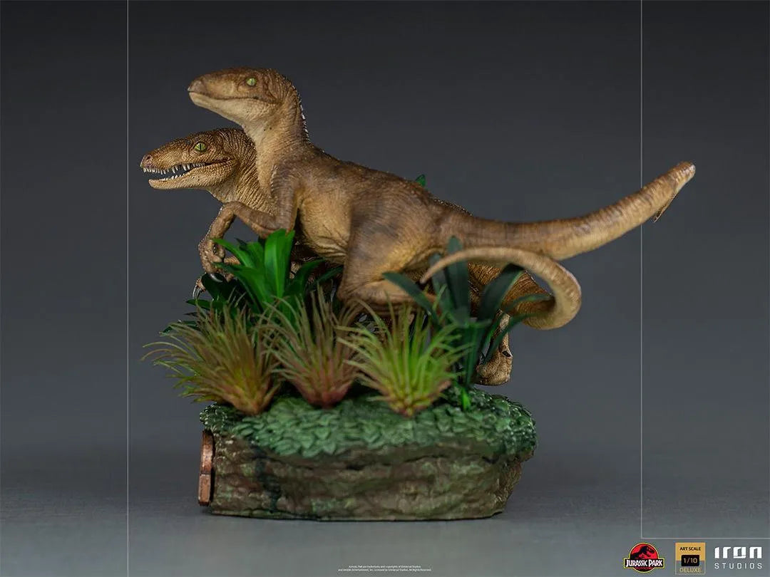 IRO28259 Jurassic Park - Two Raptors Deluxe 1:10 Scale Statue - Iron Studios - Titan Pop Culture