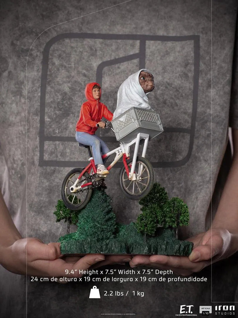 IRO28266 E.T. the Extra-Terrestrial - E.T. & Elliot 1:10 Scale Statue - Iron Studios - Titan Pop Culture