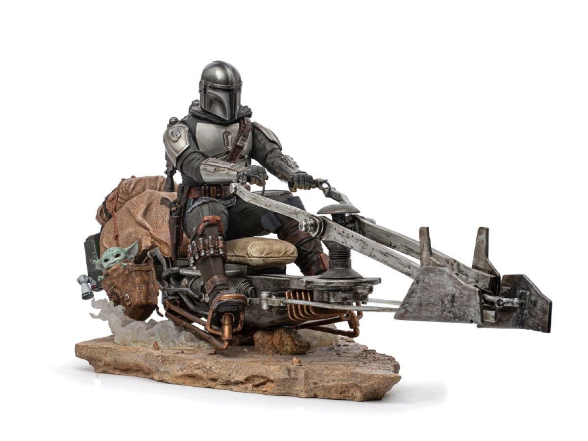 IRO28402 Star Wars: The Mandalorian - Mandalorian on Speederbike Deluxe 1:10 Scale Statue - Iron Studios - Titan Pop Culture
