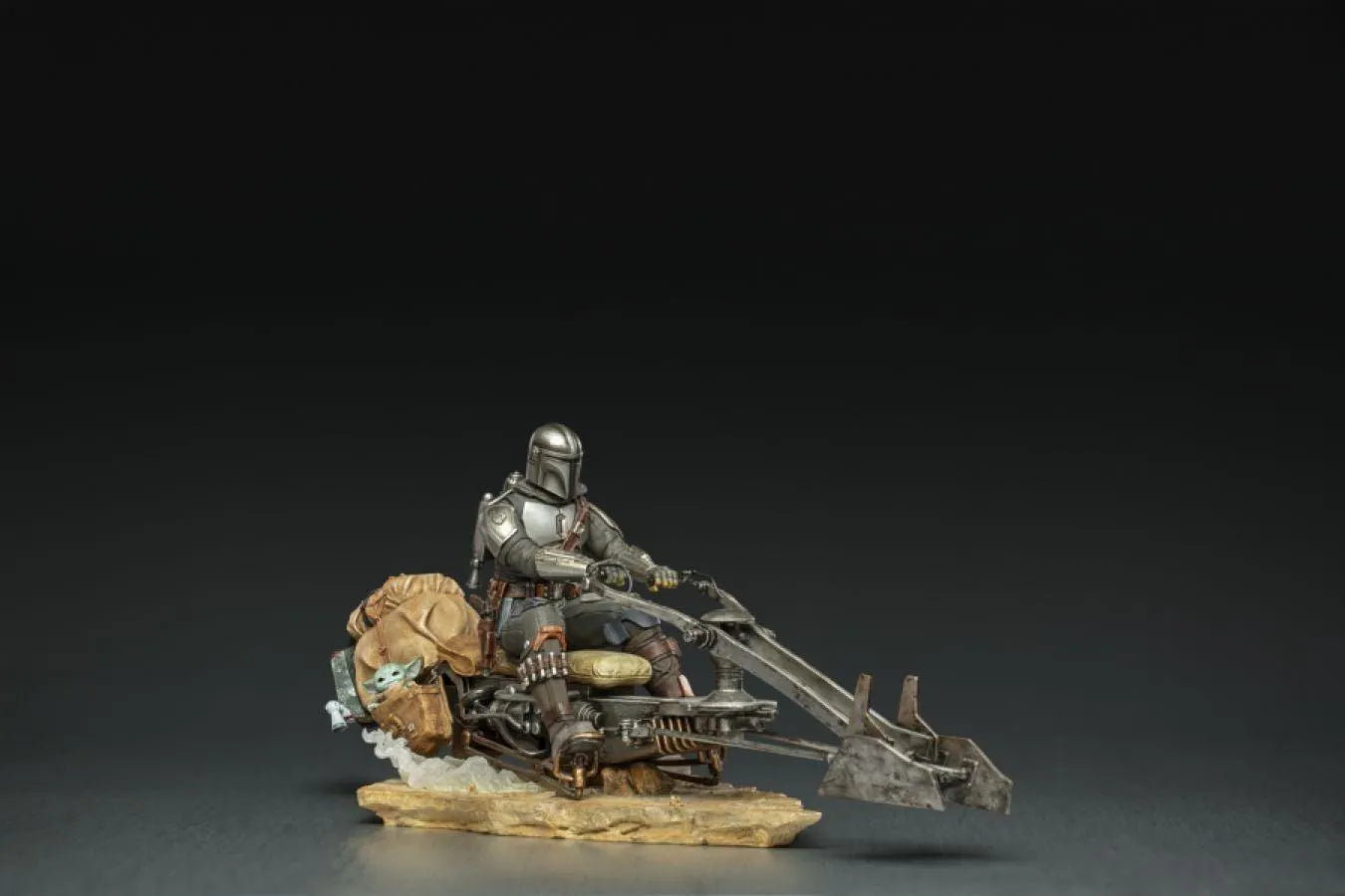 IRO28402 Star Wars: The Mandalorian - Mandalorian on Speederbike Deluxe 1:10 Scale Statue - Iron Studios - Titan Pop Culture