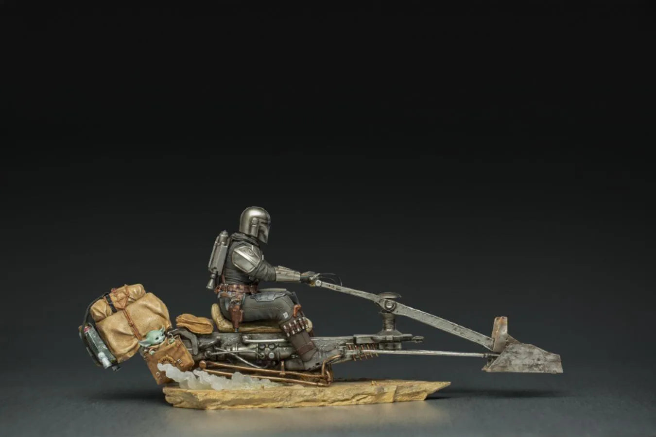 IRO28402 Star Wars: The Mandalorian - Mandalorian on Speederbike Deluxe 1:10 Scale Statue - Iron Studios - Titan Pop Culture