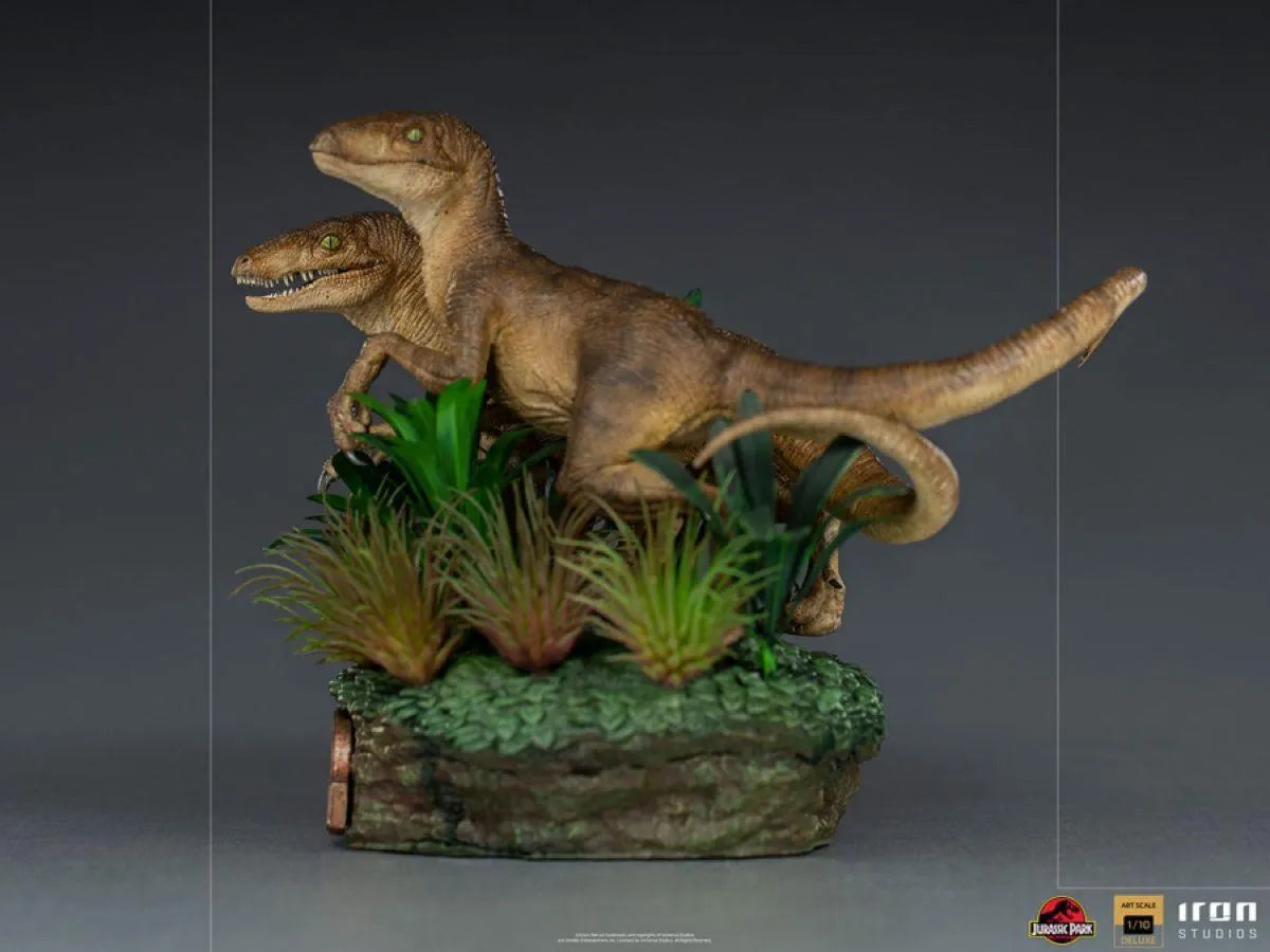 IRO28529 Jurassic Park - Two Raptors Deluxe 1:10 Scale Statue - Iron Studios - Titan Pop Culture