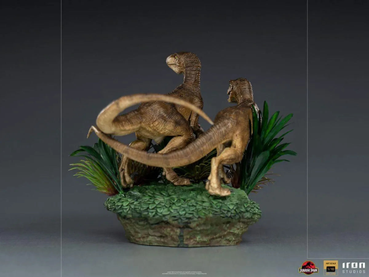 IRO28529 Jurassic Park - Two Raptors Deluxe 1:10 Scale Statue - Iron Studios - Titan Pop Culture