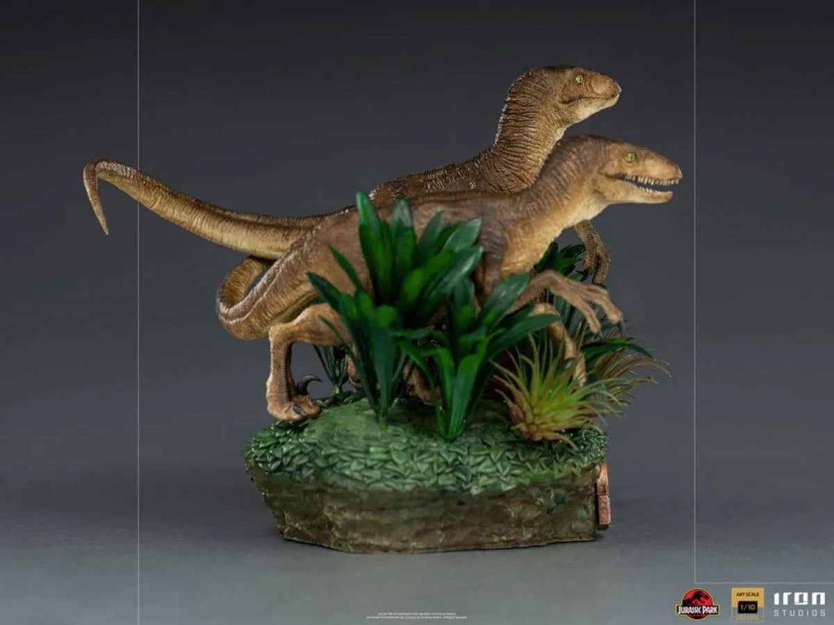 IRO28529 Jurassic Park - Two Raptors Deluxe 1:10 Scale Statue - Iron Studios - Titan Pop Culture