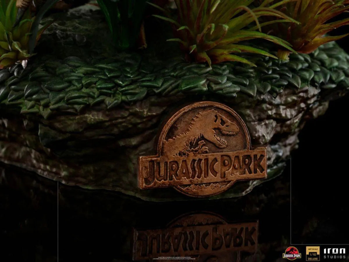 IRO28529 Jurassic Park - Two Raptors Deluxe 1:10 Scale Statue - Iron Studios - Titan Pop Culture