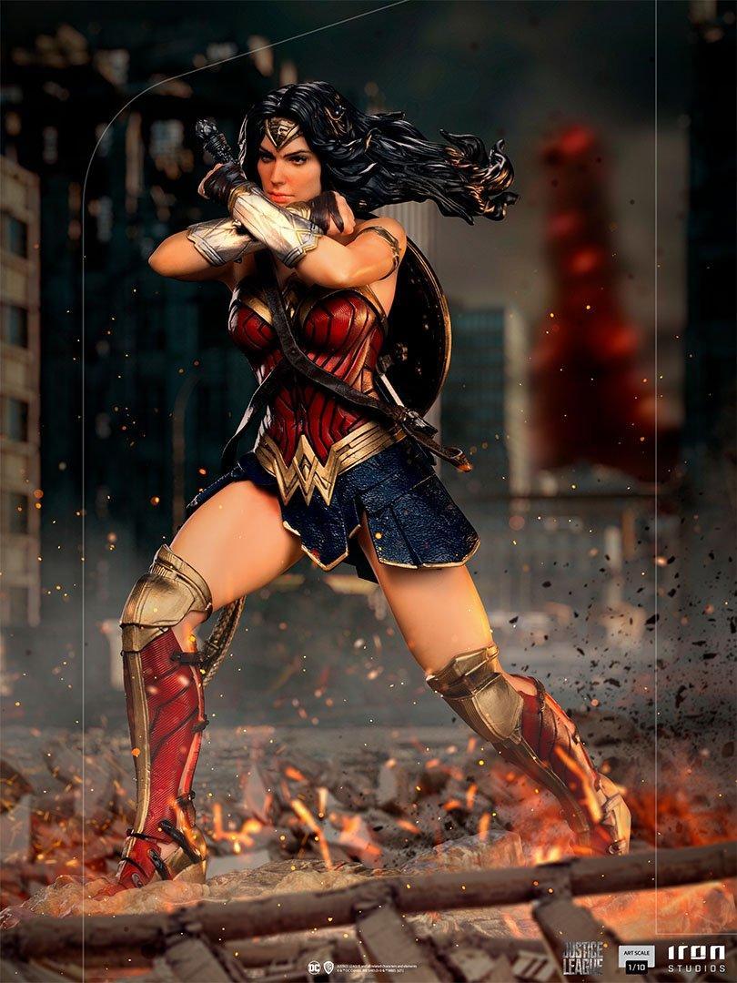 IRO29195 Zack Snyder's Justice League (2021) - Wonder Woman 1:10 Scale Statue - Iron Studios - Titan Pop Culture