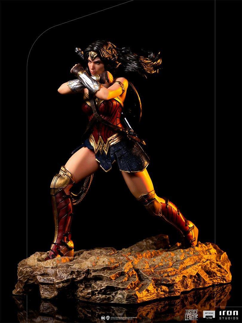 IRO29195 Zack Snyder's Justice League (2021) - Wonder Woman 1:10 Scale Statue - Iron Studios - Titan Pop Culture