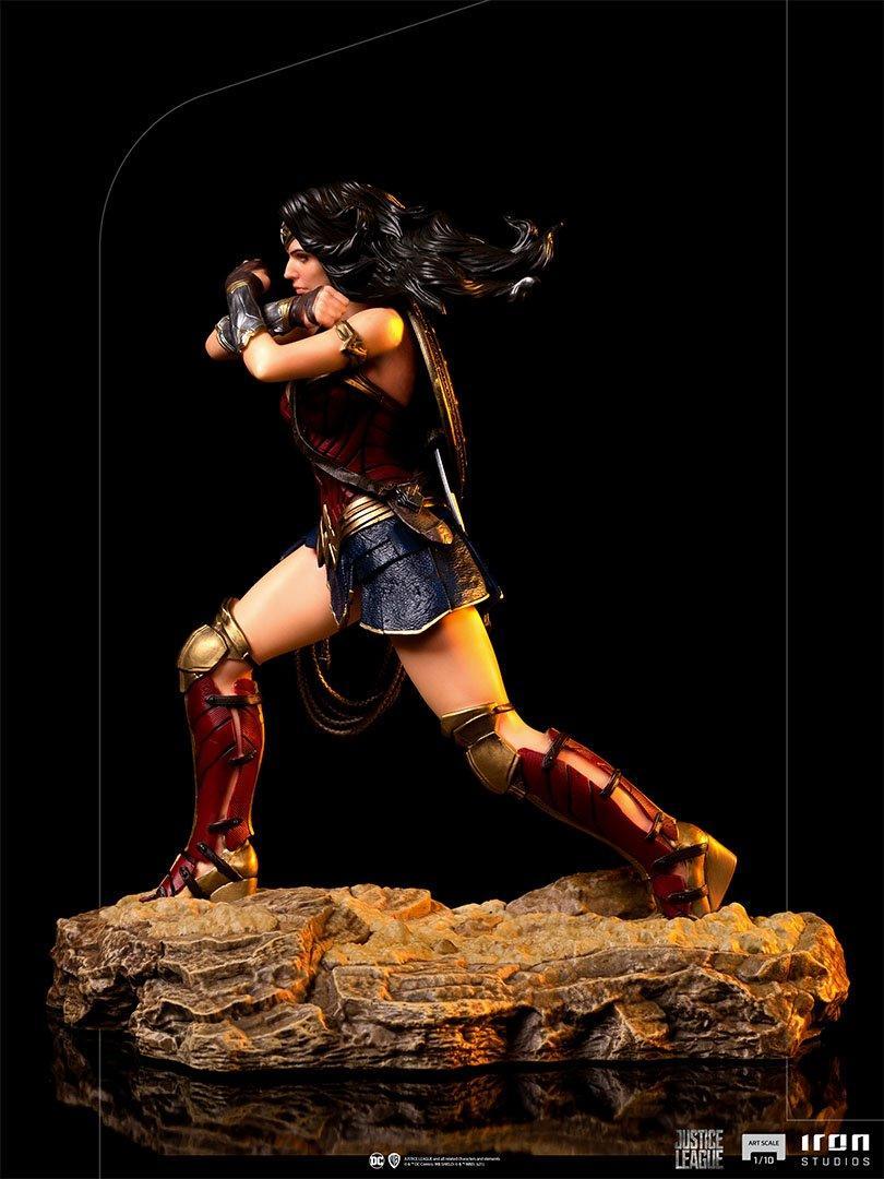 IRO29195 Zack Snyder's Justice League (2021) - Wonder Woman 1:10 Scale Statue - Iron Studios - Titan Pop Culture