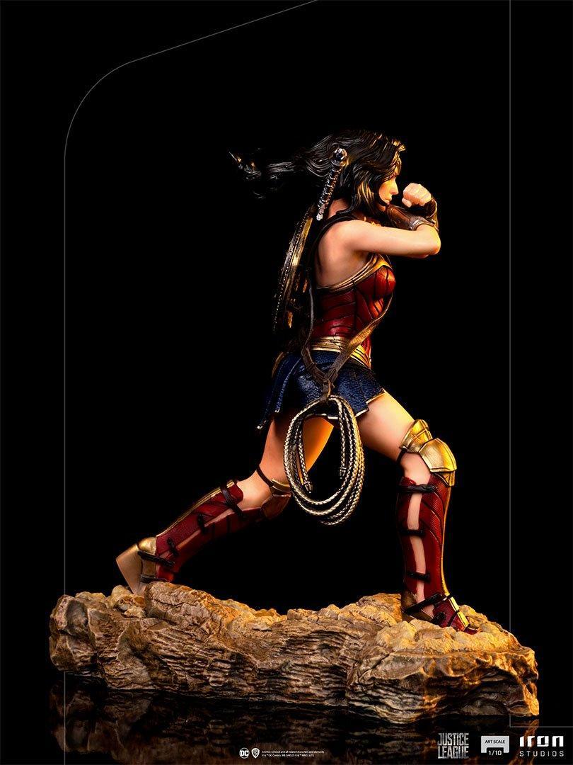 IRO29195 Zack Snyder's Justice League (2021) - Wonder Woman 1:10 Scale Statue - Iron Studios - Titan Pop Culture