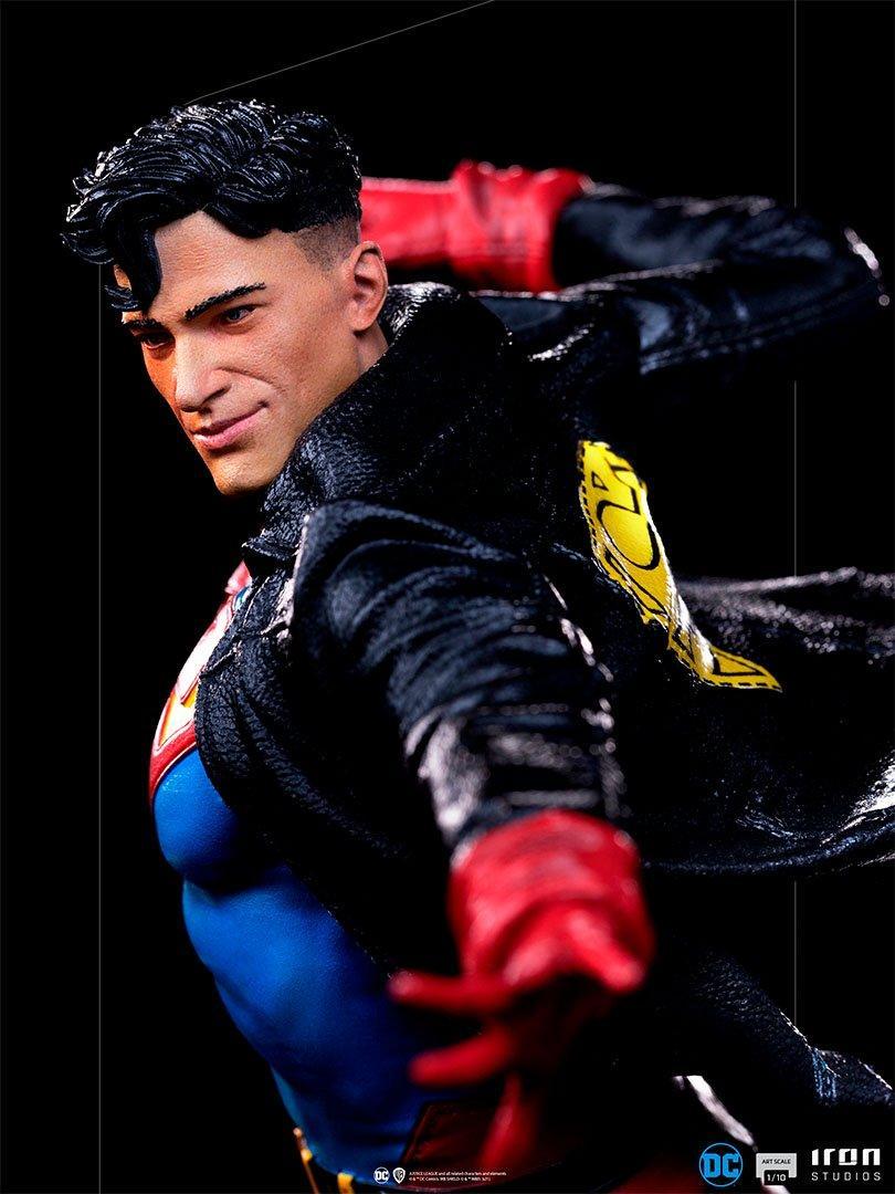 IRO29225 Superman - Superboy 1:10 Scale Statue - Iron Studios - Titan Pop Culture