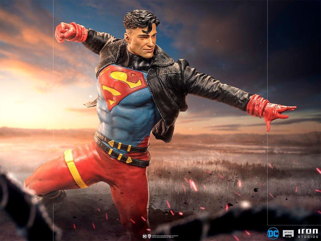 IRO29225 Superman - Superboy 1:10 Scale Statue - Iron Studios - Titan Pop Culture