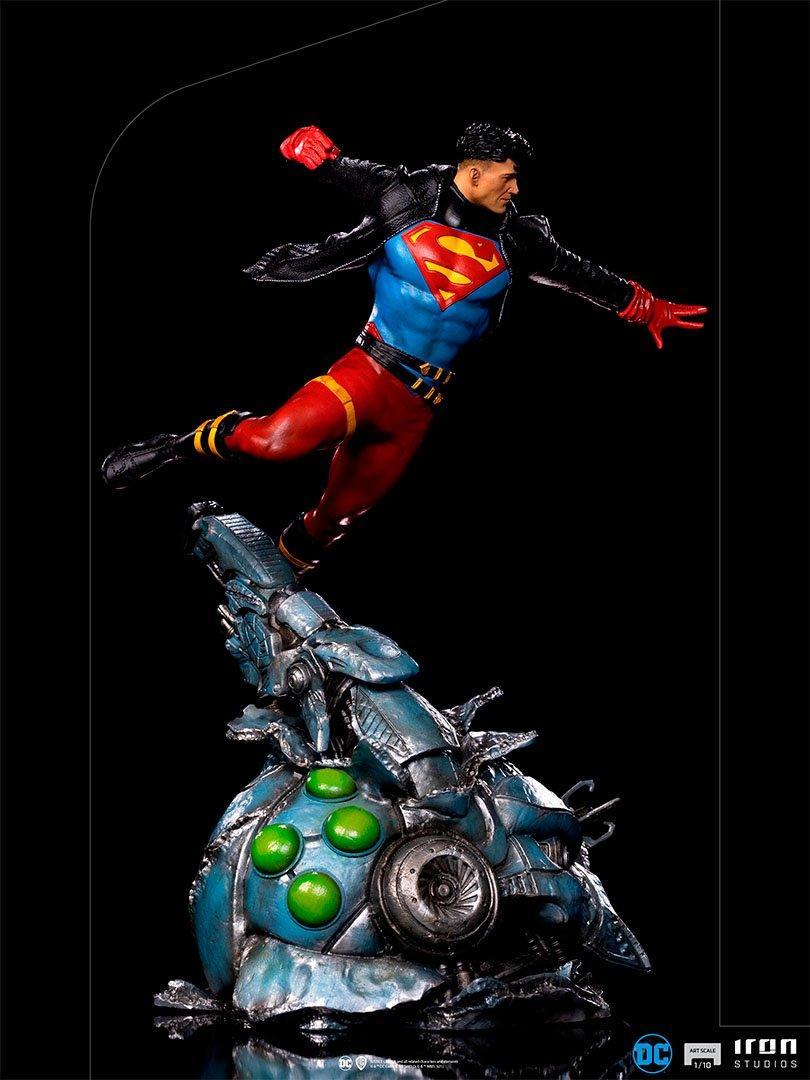 IRO29225 Superman - Superboy 1:10 Scale Statue - Iron Studios - Titan Pop Culture