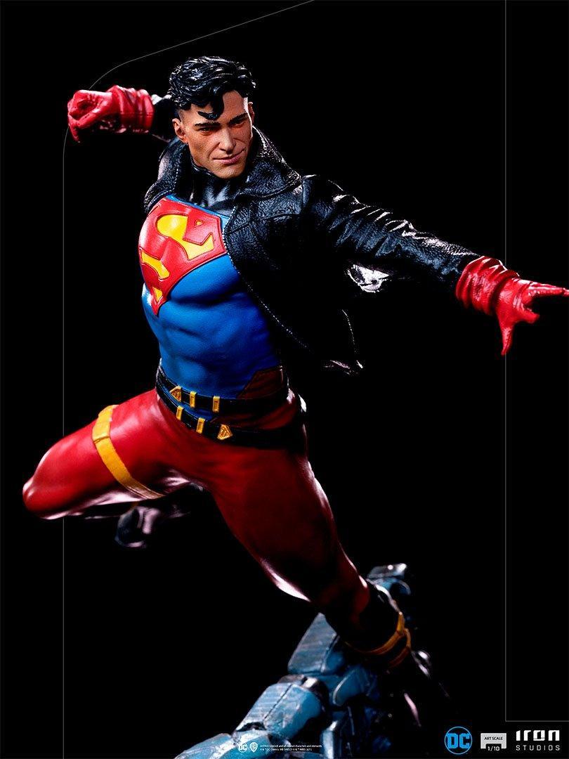 IRO29225 Superman - Superboy 1:10 Scale Statue - Iron Studios - Titan Pop Culture