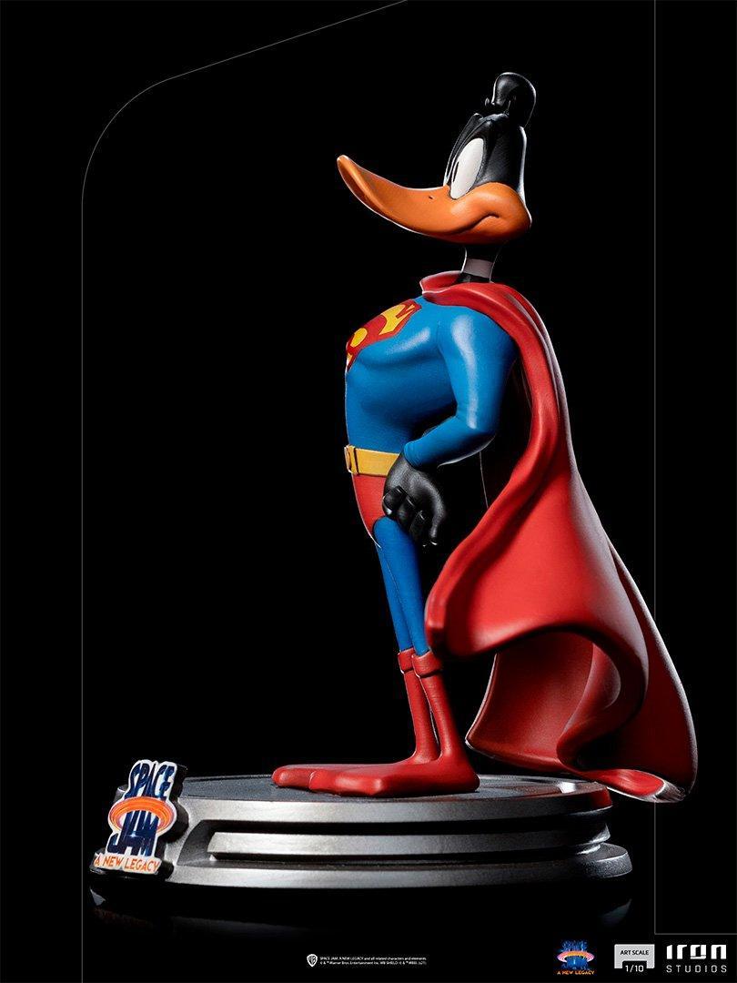 IRO29232 Space Jam 2: A New Legacy - Daffy Duck Superman 1:10 Scale Statue - Iron Studios - Titan Pop Culture