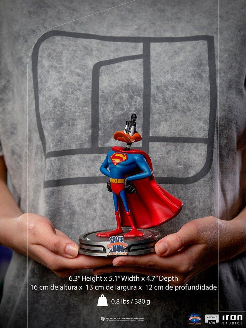 IRO29232 Space Jam 2: A New Legacy - Daffy Duck Superman 1:10 Scale Statue - Iron Studios - Titan Pop Culture