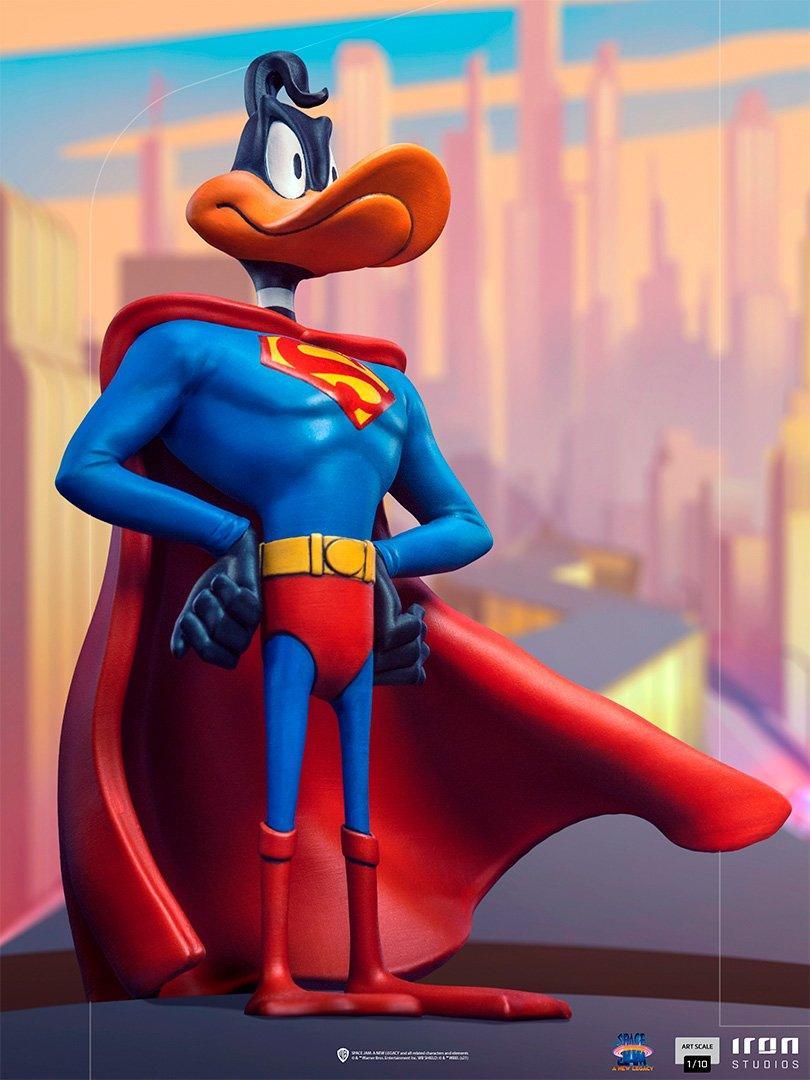 IRO29232 Space Jam 2: A New Legacy - Daffy Duck Superman 1:10 Scale Statue - Iron Studios - Titan Pop Culture