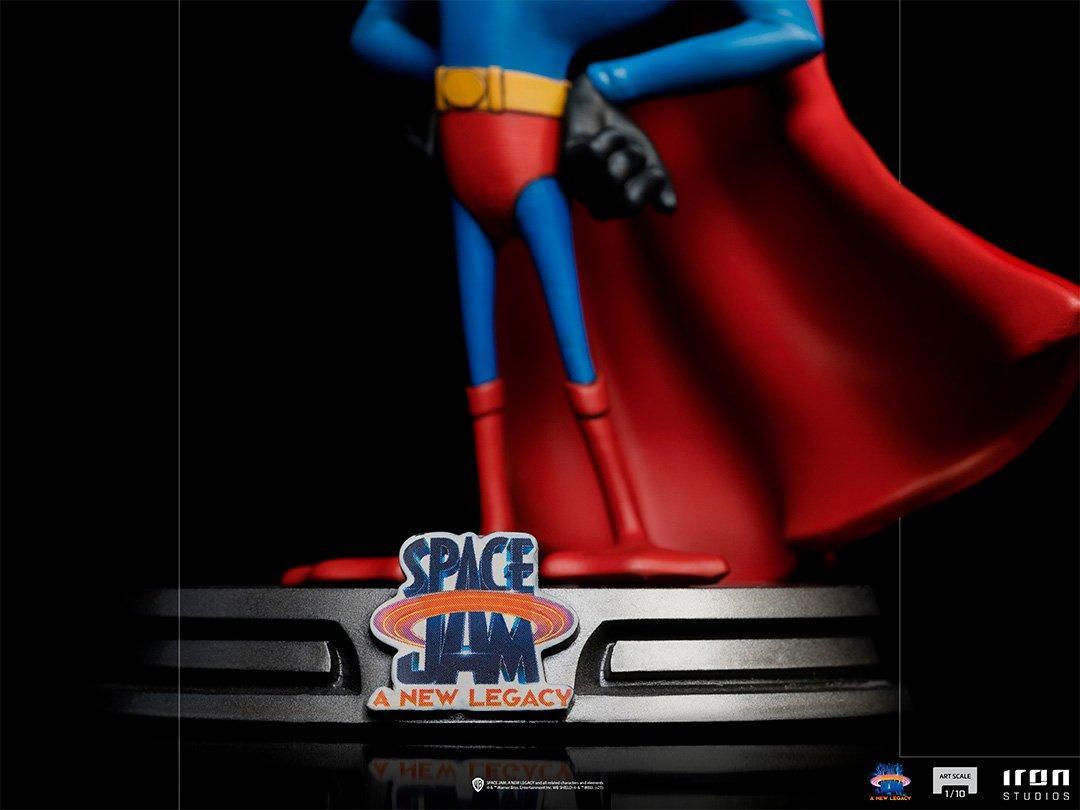 IRO29232 Space Jam 2: A New Legacy - Daffy Duck Superman 1:10 Scale Statue - Iron Studios - Titan Pop Culture