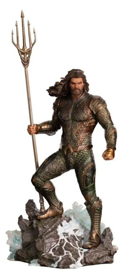 IRO29270 Zack Snyder's Justice League (2021) - Aquaman 1:10 Scale Statue - Iron Studios - Titan Pop Culture