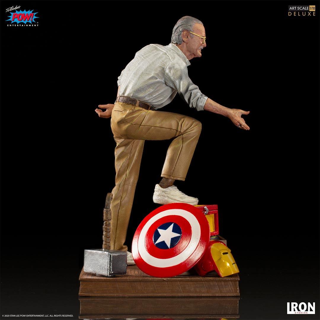 IRO34232 Stan Lee - Deluxe 1:10 Scale Statue - Iron Studios - Titan Pop Culture