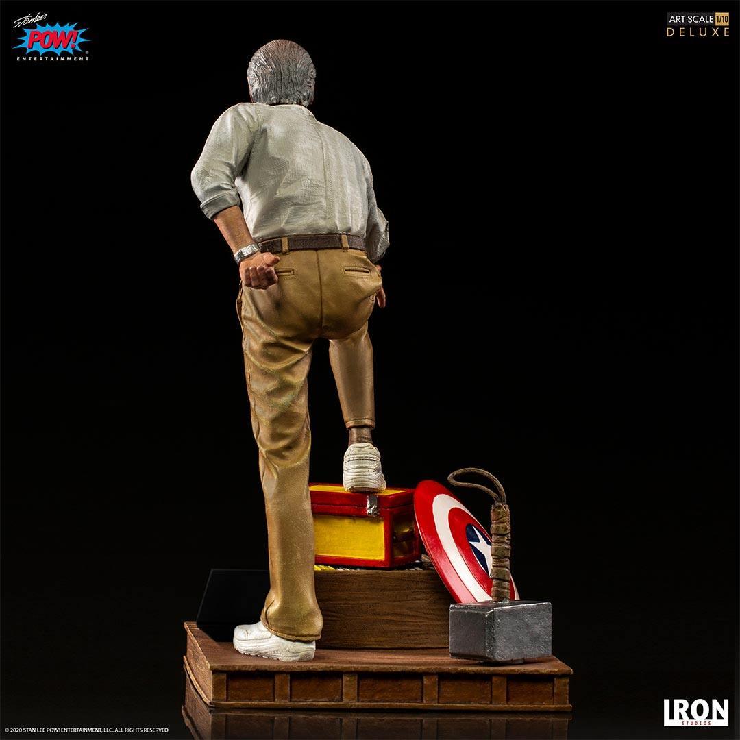 IRO34232 Stan Lee - Deluxe 1:10 Scale Statue - Iron Studios - Titan Pop Culture