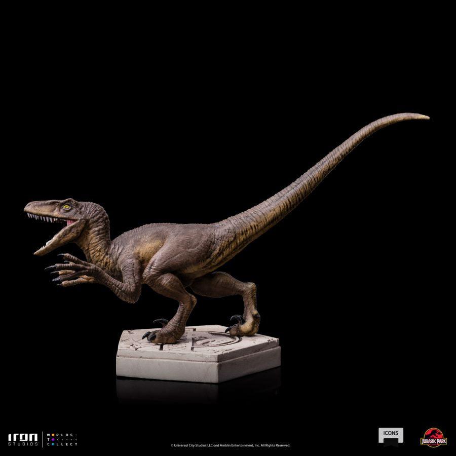 IRO52014 Jurassic Park - Velociraptor A Icons Statue - Iron Studios - Titan Pop Culture